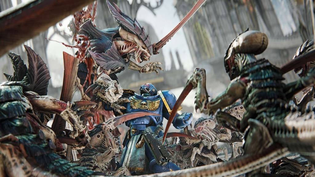 Combattant les Tyranides dans Space Marine 2.